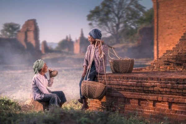 Gambar Menikmati Hidup Sederhana di Desa